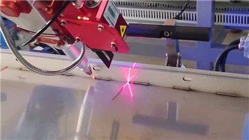 جهاز استشعار تتبع التماس بالليزر FV240 المطبق على لحام خزان الزيت العاكس